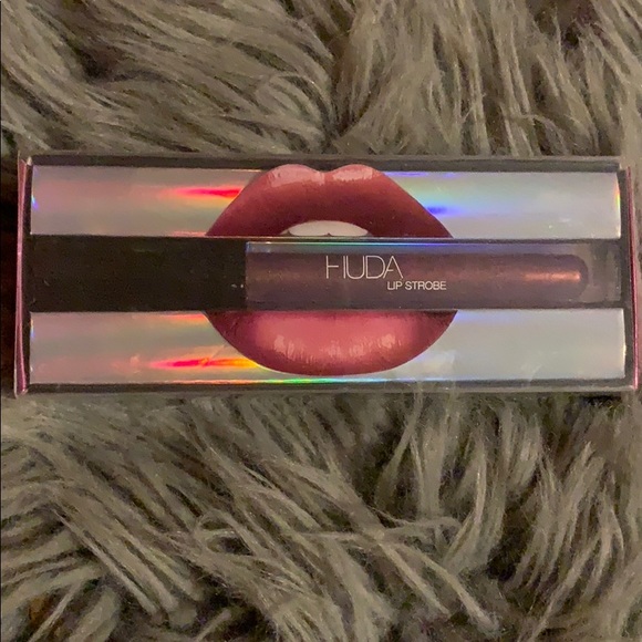 Lipstick - Picture 1 of 4